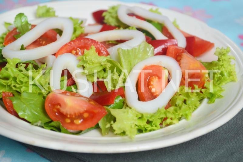 10_салат с кальмарами, помидорами и рукколой