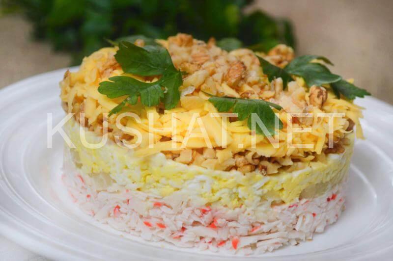 15_слоеный салат с крабовыми палочками, сыром и орехами