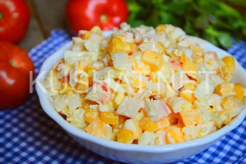 11_салат с крабовыми палочками сыром и кукурузой