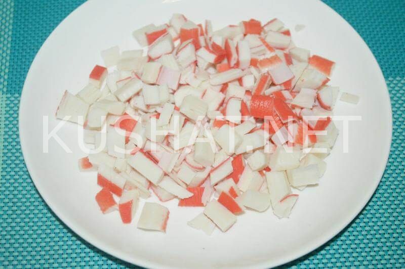 2_салат с крабовыми палочками, сухариками и кукурузой
