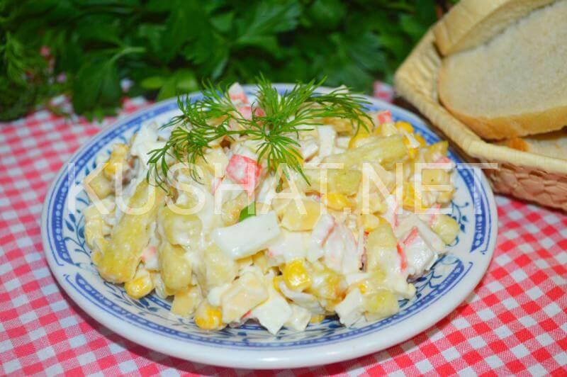 8_салат с крабовыми палочками, сухариками и кукурузой