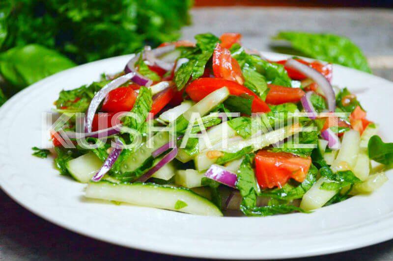 9_салат со шпинатом помидорами и огурцами