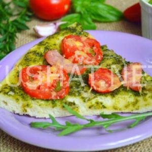 12_пицца с соусом песто, ветчиной и помидорами