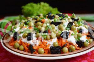 20_салат Прага с курицей и черносливом