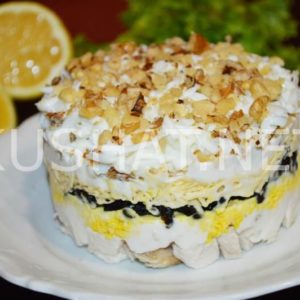 18_салат с курицей, черносливом и грецкими орехами