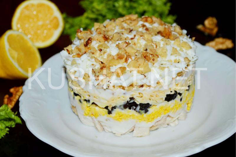 Слоёный салат «Эрмитаж» с куриной грудкой, кукурузой и ананасами