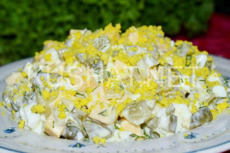 12_салат с солеными огурцами, сыром и яйцом
