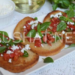 15_итальянская брускетта с помидорами и сыром