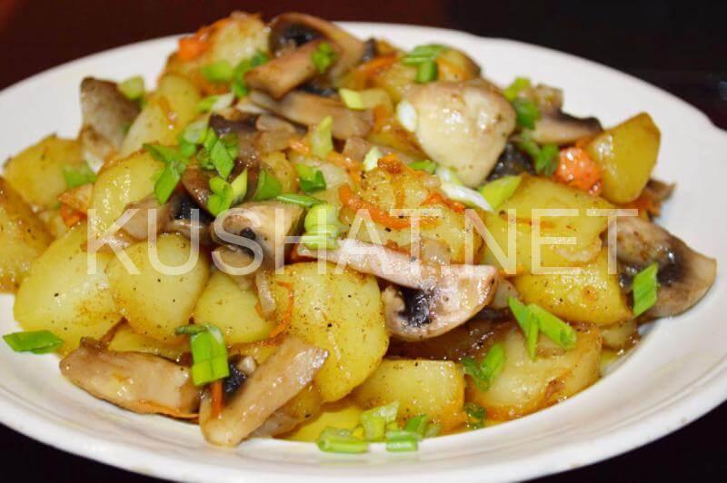 Жареная картошка с грибами вешенками
