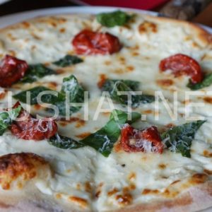 1_пицца с моцареллой и помидорами черри