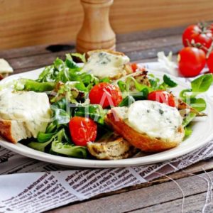 11_салат с баклажанами, гренками и сыром дор блю