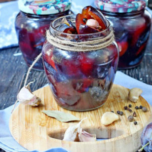 6_маринованные сливы с чесноком на зиму