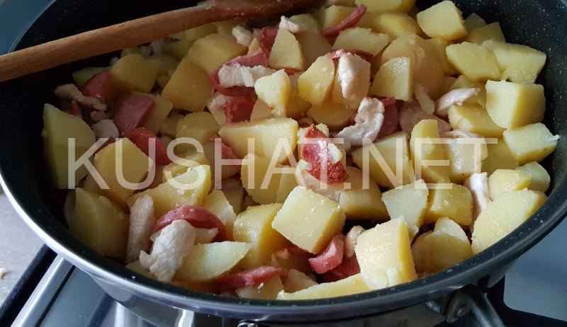 4_картошка с курицей в сметане на сковороде