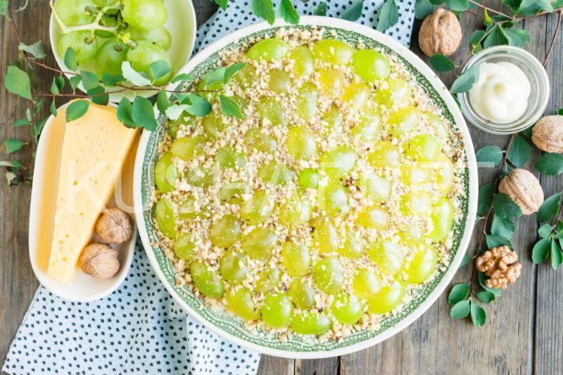 11_салат с курицей, сыром и виноградом