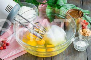 1_бисквитный торт со сгущенкой и арахисом