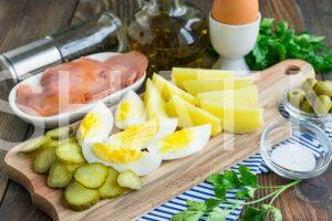 1_салат из горбуши, картофеля и маринованных огурцов