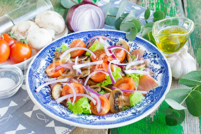 4 _средиземноморский салат с лососем