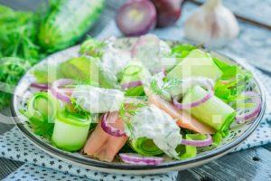 9_салат с копченой горбушей и огурцами