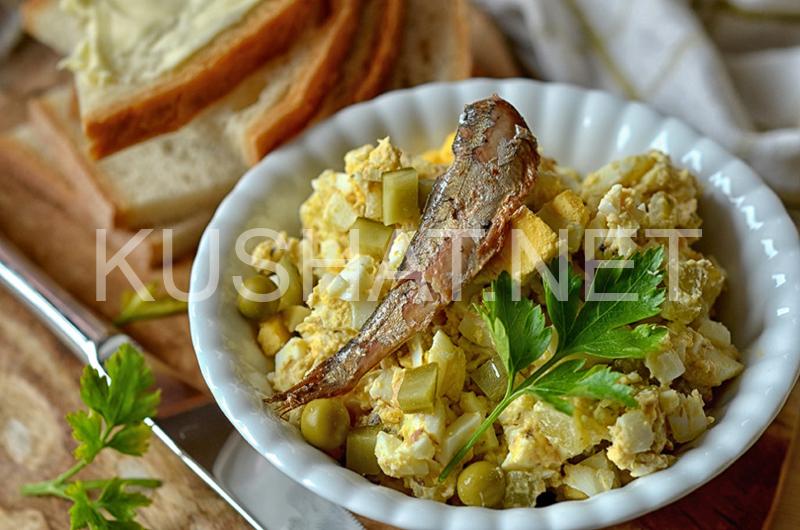 1_салат со шпротами и маринованными огурцами