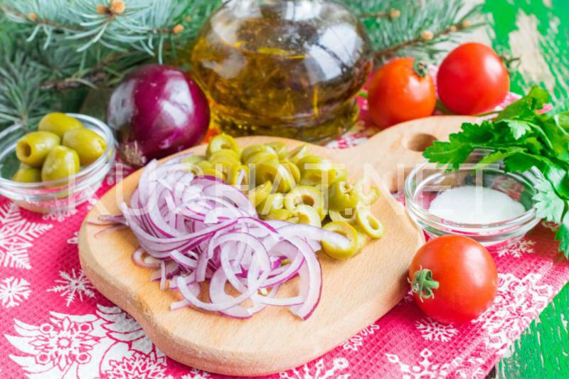 2_салат с мидиями, оливками и помидорами черри