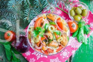 6_салат с мидиями, оливками и помидорами черри