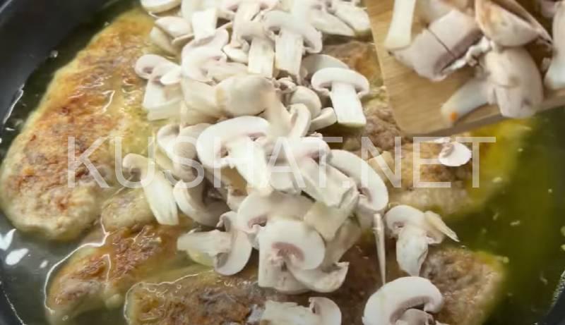 5_куриное филе с грибами в соусе на сковороде