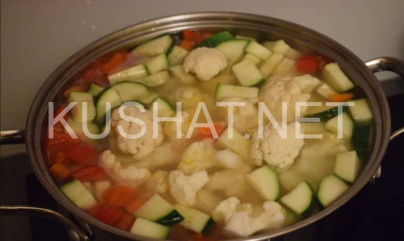 4_суп из цветной капусты с кабачками, помидорами и перцем