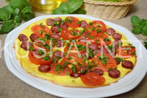 10_омлет с колбасой и помидорами