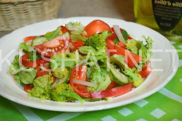 13_салат из брокколи с помидорами и огурцами