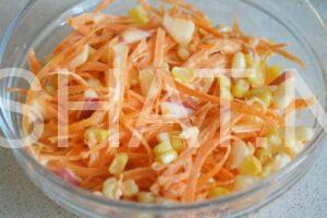 8_салат из моркови с яблоком и кукурузой