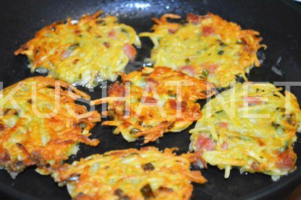 10_картофельные драники с колбасой