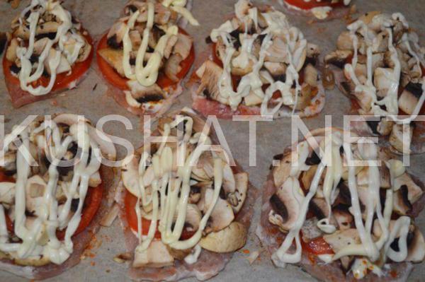 10_мясо по-французски с грибами, помидорами и сыром