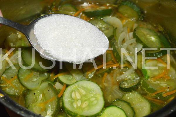 10_салат из огурцов с морковью и луком на зиму