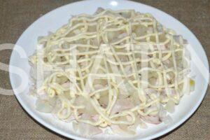 10_салат Подсолнух с чипсами, курицей и грибами