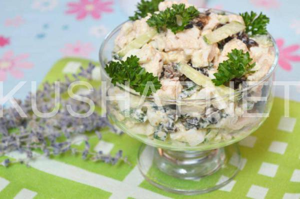 10_салат с курицей и черносливом и огурцом