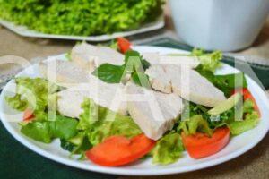 10_салат с рукколой, курицей и помидорами