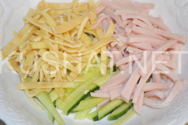 10_салат с яичными блинчиками и колбасой