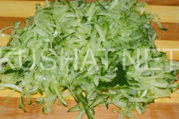 10_слоеный салат со свининой и грибами