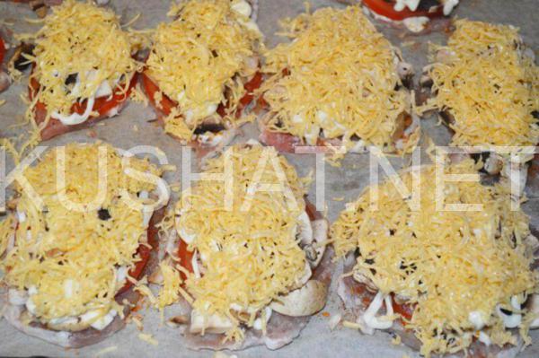 11_мясо по-французски с грибами, помидорами и сыром