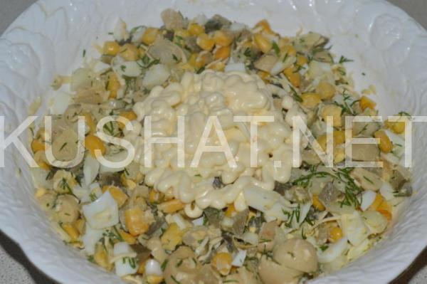 салат с консервированными шампиньонами, сыром и кукурузой 11_салат с консервированными шампиньонами, сыром и кукурузой