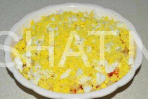 11_салат с копченой рыбой, помидорами и сыром