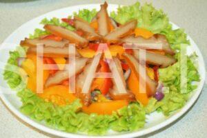 11_салат с копченым кальмаром, помидорами и перепелиными яйцами