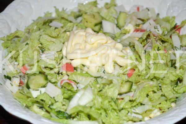 11_салат с пекинской капустой и крабовыми палочками