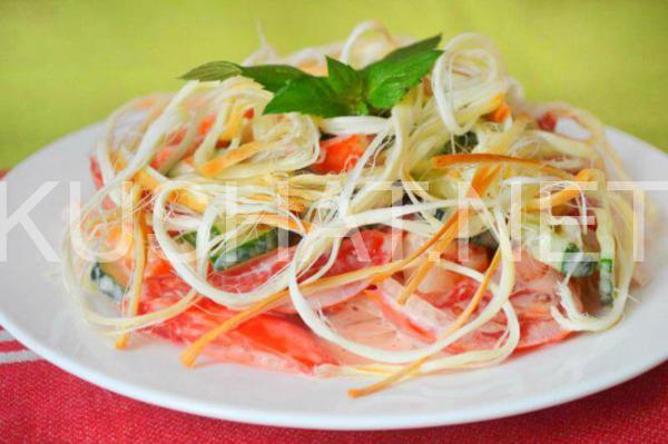 11_салат с сыром косичкой и помидорами