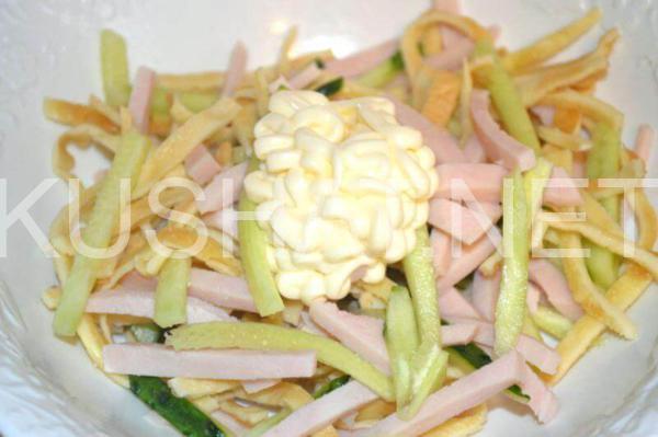 11_салат с яичными блинчиками и колбасой