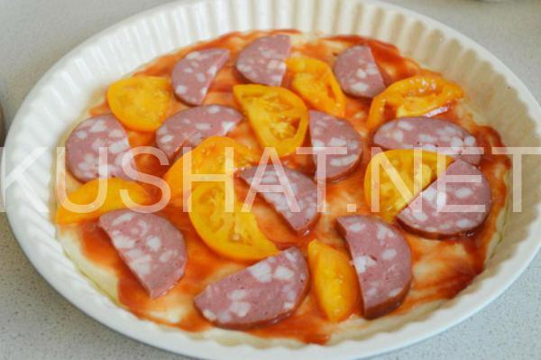 12_пицца на дрожжевом тесте с колбасой и кукурузой