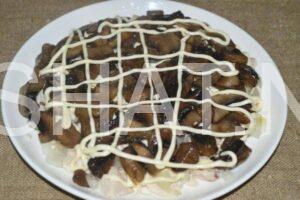 12_салат Подсолнух с чипсами, курицей и грибами