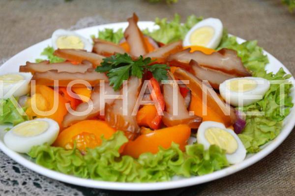 салат с копченым кальмаром, помидорами и перепелиными яйцами 12_салат с копченым кальмаром, помидорами и перепелиными яйцами