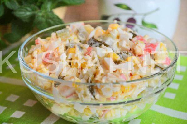 12_салат с крабовыми палочками, солеными огурцами и сыром
