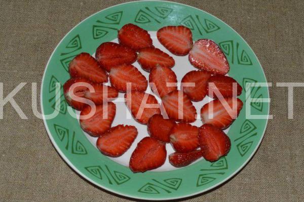 13_бисквитный торт с клубникой и желе